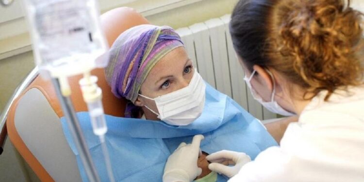 دراستان عن “كوفيد 19” تكشفان أن ذوي المناعة الضعيفة لا ينفع معهم اللقاح.. والحلّ: باستمرار الحاجةالى علاجات وقائية!