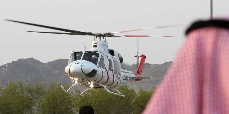 سبعيني سقط على قضيب حديدي فانكسرت أضلاعه وتهتّكت أعضاؤه وأنقذته براعة جراح سعودي…