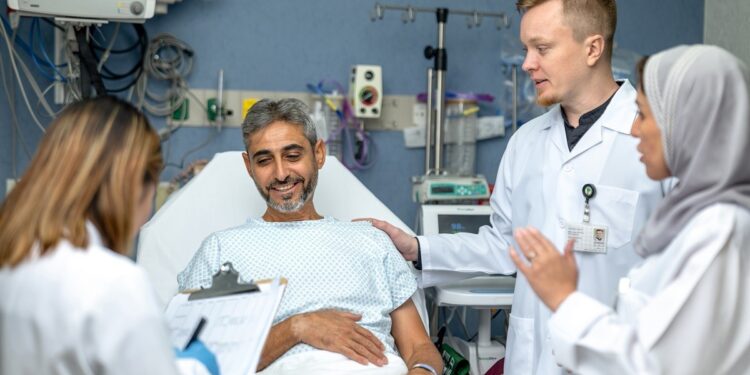 المستشفى ومركز الأبحاث التخصّصيان يُشاركان في ملتقى “الرعاية الصحية”… الإرتقاء بالطب عربياً بدأ من الرياض بالربط بين التقنيات والبيانات الإستشفائية وصولاً الى معالجة المرضىوفق ما يُناسبهم…