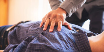 مستشفى سعودي   يُنقذ حياة شاب ثلاثيني   بعد توقف قلبه…