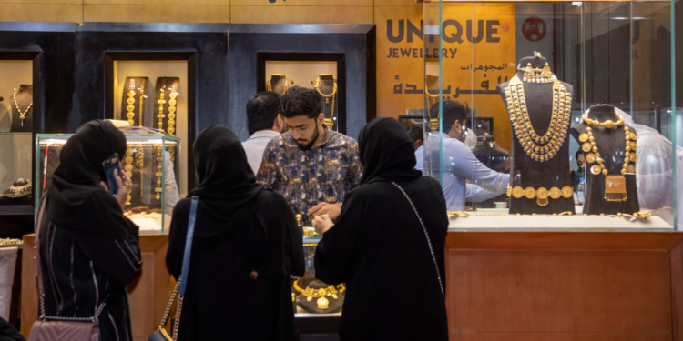 معرض المجوهرات والساعات في ابو ظبي ينطلق بعد أيام: النسخة الثلاثون متميّزة بعروضها ولفئة الشباب حصة الأسد…