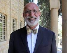 برعاية وحضور وزير الداخلية… مؤسسة “مهنا فاوندايشن” و LAU تخرجان دفعة جديدة من حَمَلَة “الدبلوم في إدارة ومالية البلديات”…