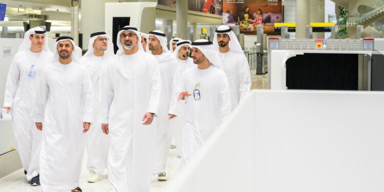 بن محمد بن محمد بن زايد تفقّد مبنى المطار الجديد في ابو ظبي: طاقة استعابه 45 مليون مسافر سنوياً وطاقة تشغيلية تصل الى 79 طائرة في وقت واحد… رئيس الدولة يُعيد تسمية المطار  بـ “مطار زايد الدولي”…