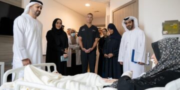 ذياب بن محمد بن زايد يتفقّد في مستشفيات الإمارات مَن يتعالج من الأطفال الفلسطينيين والمصابين بالسرطان…