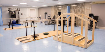 فريق طبي سعودي  يُعيد المشي لمريض  أصيب بخلل في الدماغ الخلفي…