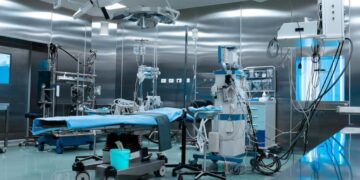 ورم نادر بالزائدة الدودية  بطول 14سنتمتراً   يستأصله جرّاحون سعوديون  من بطن شاب ثلاثيني…