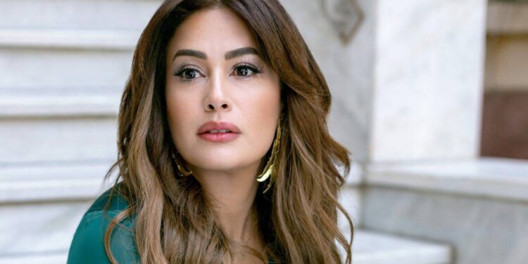 لأن الأمم المتحدة عجزت  عن دعم أهالي غزة… هند صبري تستقيل من برنامج الغذاء العالمي بقلب مثقل وحزن عميق…