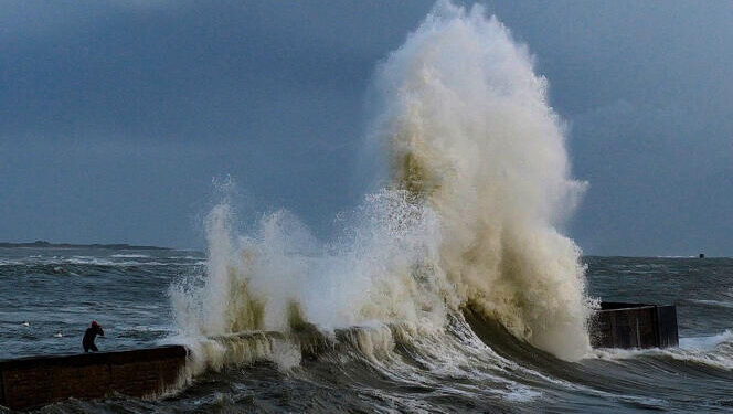 أضرار إعصار Ciaran بالملايين لكن: أقلّ كلفة من إعصار Xynthia وأكثرها من عاصفة Alex.. المطالبات التأمينية تتراوح بين 230 و270 ألف مطالبة…