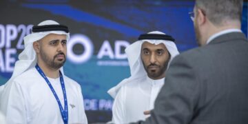 ذياب بن محمد بن زايد  يتفقد مركزَيْ الشباب  وتحوّل الطاقة وبيت الاستدامة  في “اكسبو دبي “…