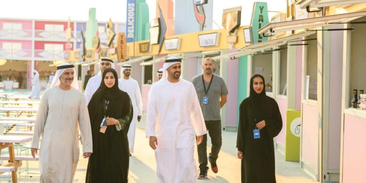 ذياب بن محمد بن زايد يطلع على فعاليات الدورة السابعة لمهرجان” ام الامارات” على كورنيش ابو ظبي …