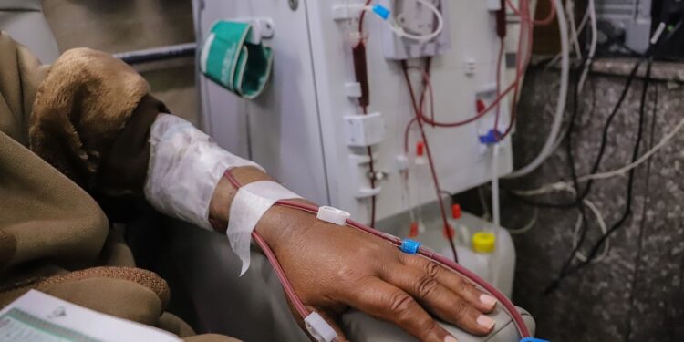 وزارة الصحة السعودية تنتقل الى منازل المرضى لتقديم خدمات طبية في 19 مجالاً بمساعدة 3 آلاف مسعف…