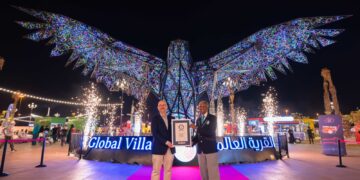 أضخم مجسّم للصقر يتصدّر مدخل القرية العالمية ويدخل رقماً قياسياً في كتاب غينيس…