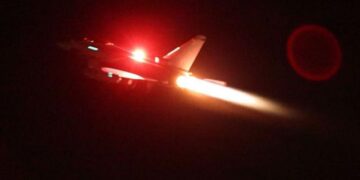 على ذمة مؤشر Kiel التجاري… هجمات البحر الأحمر خفضّت عدد الحاويات المنقولة 70 بالمئة… فهل الرقم يفسّر سبب الهجوم البريطاني الأميركي على صنعاء؟