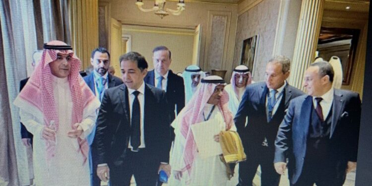 “المركزي” اللبناني يُطلق خطته الإنقاذية بمدّ جسور التواصل اقليمياً ودولياً وبضبط الكتلة النقدية لليرة وبتكوين مخزون من العملات الصعبة…