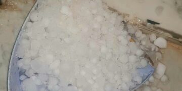 نثر الجوّ على الأرض بَرَد!