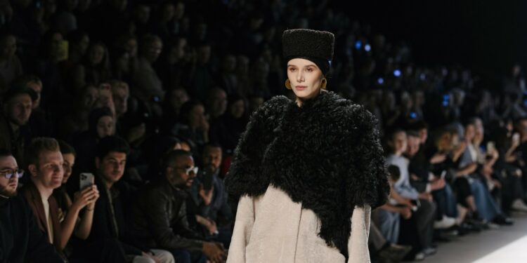 أسبوع الموضة في موسكو 2024 يسلّط الضوء على الأزياء المحتشمة …