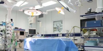 جراحة دقيقة في مستشفى الملك فهد أعادت لمريض مريئه المصاب بالسرطان…