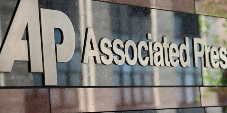 “نداء الوطن” ليست الأولى ولا الأخيرةفي تذوّق الكأس المرّة…بعد “نحر” الصحف الورقية المستمربدأ “نحر” وكالات الأنباءوأولها “الأسوشييتد برس”