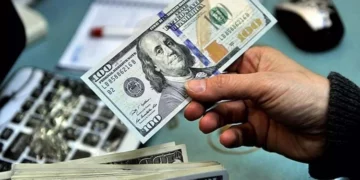 لا السوق السوداء نشُطت ..ولا البنوك باعتشركة صيرفة واحدة من أصل ثلاثاشترت دولارات للبنك الأهلي منذ 6 مارسبما يعادل 7،3 مليار جنيه…