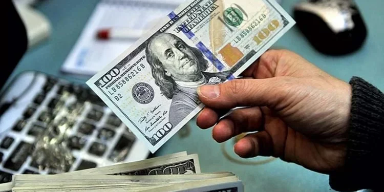 لا السوق السوداء نشُطت ..ولا البنوك باعتشركة صيرفة واحدة من أصل ثلاثاشترت دولارات للبنك الأهلي منذ 6 مارسبما يعادل 7،3 مليار جنيه…