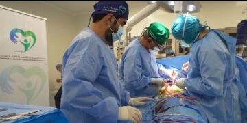مركز الملك سلمان للإغاثة ينطلق بفريق قوامه 14 شخصاً لإجراء 163 عملية قلب مفتوح وقسطرة داخلية في عدن…