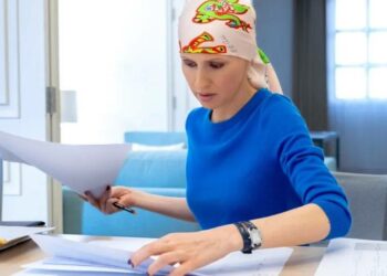 بعد الورم الخبيث بالثدي والشفاء منهأسماء الأسد تُصاب بـ “اللوكيميا”…بيان من رئاسة الجمهورية السوريةيؤكد ابتعادها عن الأنشطة المعهودةوخضوعها لعلاج متخصّص…