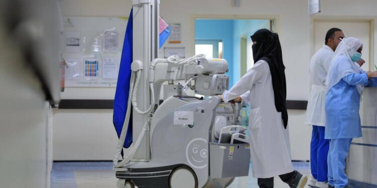 تطبيق برنامج “صحتي” في السعوديةربط 20 مليوناً بفريق طبيلرعاية الأسرة ووقايتها من الأمراض…