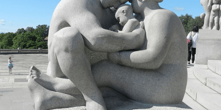 الحلقة الأخيرة “من ذكريات “رحلات الى النرويج:نهارٌ طويل لا ينتهيوبعوض كثير… انتحاري!