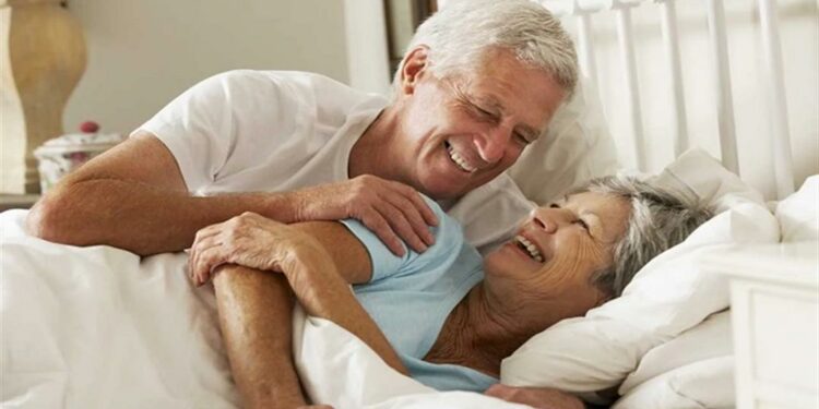 فوائد النشوة الجنسية لكبار السن:تقلّل التوتر..تحسّن المزاج والنوم..وثمة طرق تمنع فشل الإنتصاب…