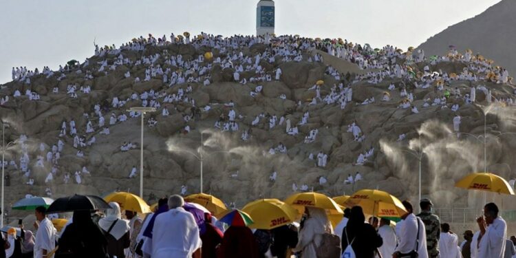 درجات الحرارة في المشاعر المقدسة تتراوح بين 45 و 48 درجة ووزارة الصحة تنصح وترشد: ضرورة حمل المظلات..شرب الماء وأخذ فترات راحة بين الناس…