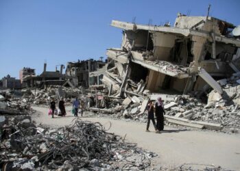 استطلاع أول من نوعهعن سكان غزة والضفة الغربية:“هناك فرد أو أكثر من كل عائلةقد استشهد خلال الحرب الحالية”…