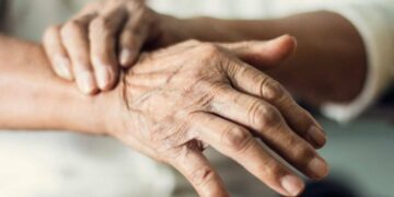 اختبار دم بسيط ورخيص يُستخدم فيه الذكاء الإصطناعي قد يحلّ لغز داء باركنسون…