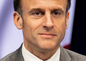 هل تلحق “موديز” بـ Fitchو”ستاندرد أند بورز”وتخفض التصنيف الإئتماني لفرنسا؟وكالة التصنيف الأميركية تنتظرورياحها قد تهب…سلبياً!