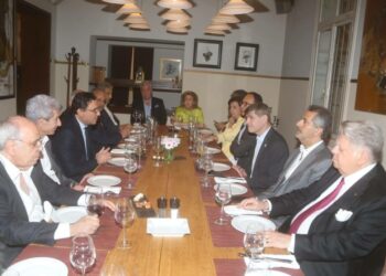 غذاء-حواري لـ Midel للتداولمع مسؤولَيْن في “توتال اينرجي”في مشاريع استثماراتها في لبنان..فؤاد زمكحل: الشركات الدوليةتعيد الثقة وتستقطب المزيد منها…