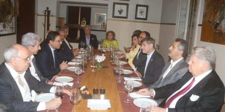 غذاء-حواري لـ Midel للتداولمع مسؤولَيْن في “توتال اينرجي”في مشاريع استثماراتها في لبنان..فؤاد زمكحل: الشركات الدوليةتعيد الثقة وتستقطب المزيد منها…