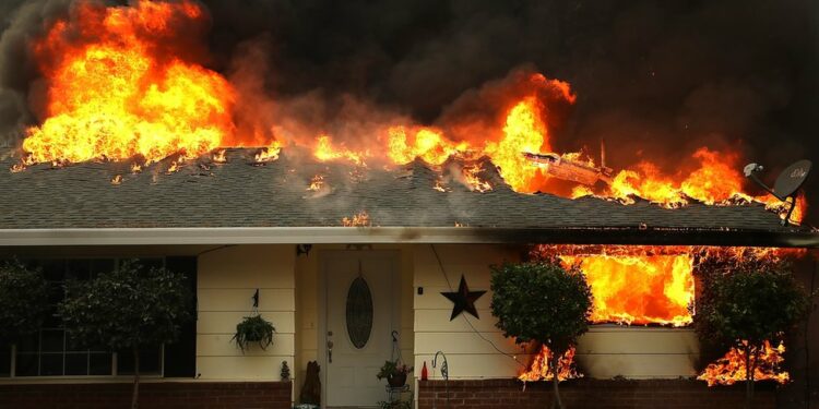 الكوارث الطبيعية والمطالبات الباهظة تدفعان شركات التأمين الأميركيةللإمتناع عن تغطية المنازل ما لم…