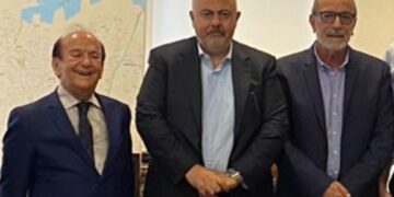 جمعية منشئي وتجار الأبنية يزورون محافظ بيروت ورئيس البلدية ومدير عام المالية…ايلي صوما: لدينا مطلب نبني عليه  هو تخفيض التخمينات المرتفعة على رخص البناء لتشجيع الإستثمار في القطاع العقاريوتالياً دفع عجلة الإقتصاد للدوران…