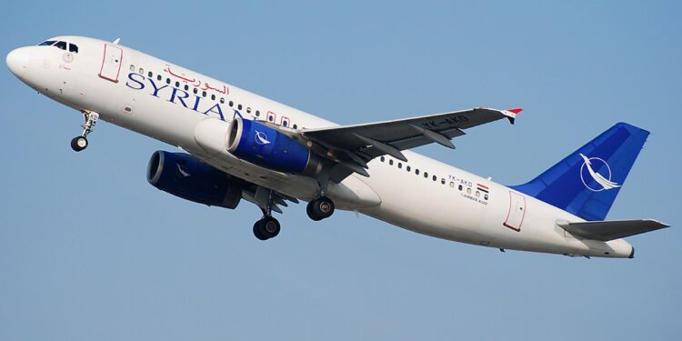 خطوة إضافية …في مسيرة تطوّر العلاقاتالطيران السوري يحطّ مجدّداًفي مطار الملك خالد…