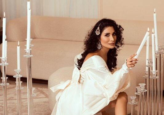 مجموعة أزياء رحيل حسن الإماراتية:انشداد الى التراثمع نظرة توّاقة للمستقبل…