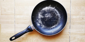 جديدك لا يدوم.. حافظ على قديمك! الأواني غير اللاصقة Telfone باتت خطراً على الصحة فتجنّبها…