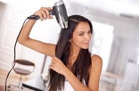 مجففات الشعر في الفنادق  أبعديها عن رأسك واستخدميها لتنظيف الشراشف من بقّ الفراش…