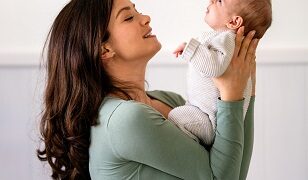 في أسبوع التشديد على الرضاعة الطبيعية… الطفل يربح صحة ونمواً والأم تقي نفسها من مخاطر السرطان والضغط المرتفع والسكري والسمنة…