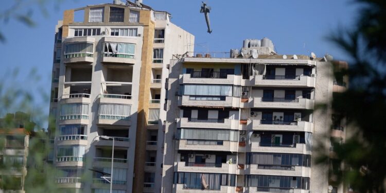 مشهد سقوط المبنى يؤكد أن اسرائيل استخدمت قنبلة ذكية…