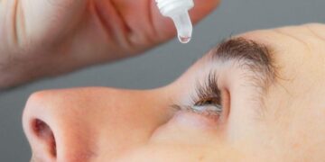 طبيب عيون سعودي يُحذّر: فقدان البصر قد يأتي من قطرات تحتوي على “الكورتيزون”…