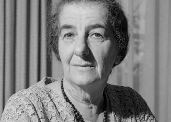 د. الياس ميشال الشويري يُفسّرعبارة لـ جولدا مائيرتختصر الفلسفة الوجودية لإسرائيل:إذا تخلّى العرب عن السلاح فلا قتال،وإذا تخلّت إسرائيل عنهفلن تكون هناك إسرائيل…