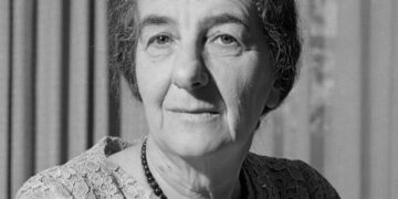 د. الياس ميشال الشويري يُفسّرعبارة لـ جولدا مائيرتختصر الفلسفة الوجودية لإسرائيل:إذا تخلّى العرب عن السلاح فلا قتال،وإذا تخلّت إسرائيل عنهفلن تكون هناك إسرائيل…