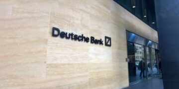 “دويتشه بنك” يصرف من العمل كبار من المدراء والموظفين سعياً الى تخفيض المصاريف…
