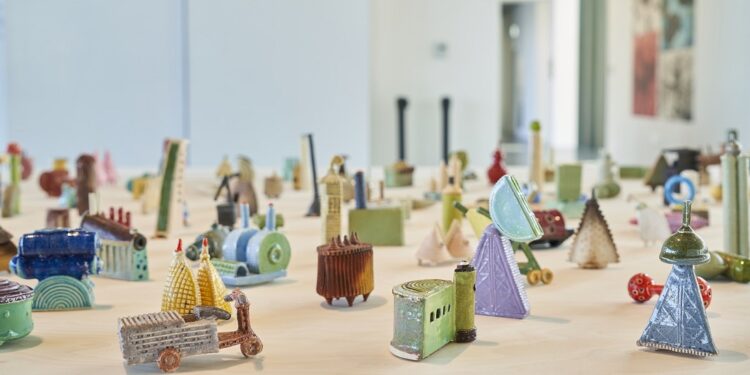 بمشاركة أكثر 17 فنانًا دوليًا  فن جميل تفتتح معرض  “رأينا مدارًا لا ينتهي” في جدة…