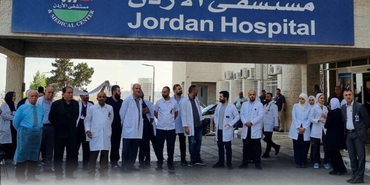 أزمة المضمونين والأطباء تتفاعل في الأردنوكلام عن تدخل مرجعية لحلّ الخلاف خلال يومَيْن..