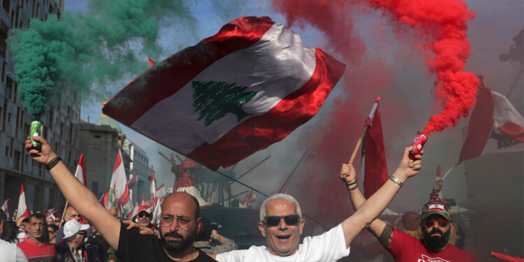 فيما النقاش يحتدم حول من يَحقّ لهالتفاوض لوقف الإعتداءات الإسرائيليةفي ظلّ غياب رئيس الجمهورية أو تغييبه..د. الياس ميشال الشويري يكتب عن:السيادة في لبنانبين المفهوم النظري والتطبيق الواقعي…